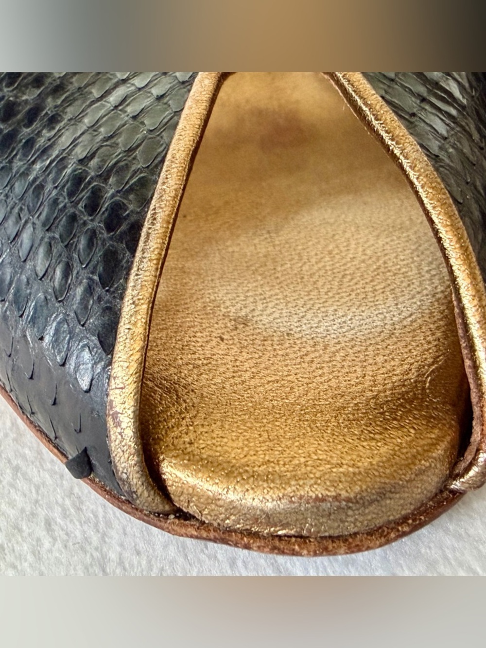 Gucci Rare Tom Ford Runway snakeskin slides, reptilian heel, blk & gold, 7 - Picture 14 of 17